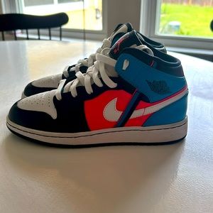 Jordan 1 mid
